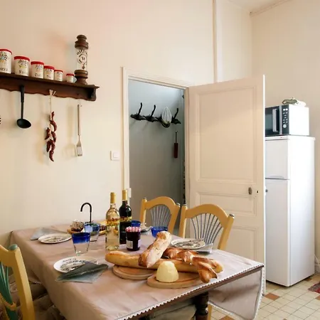 Canal Apartment *